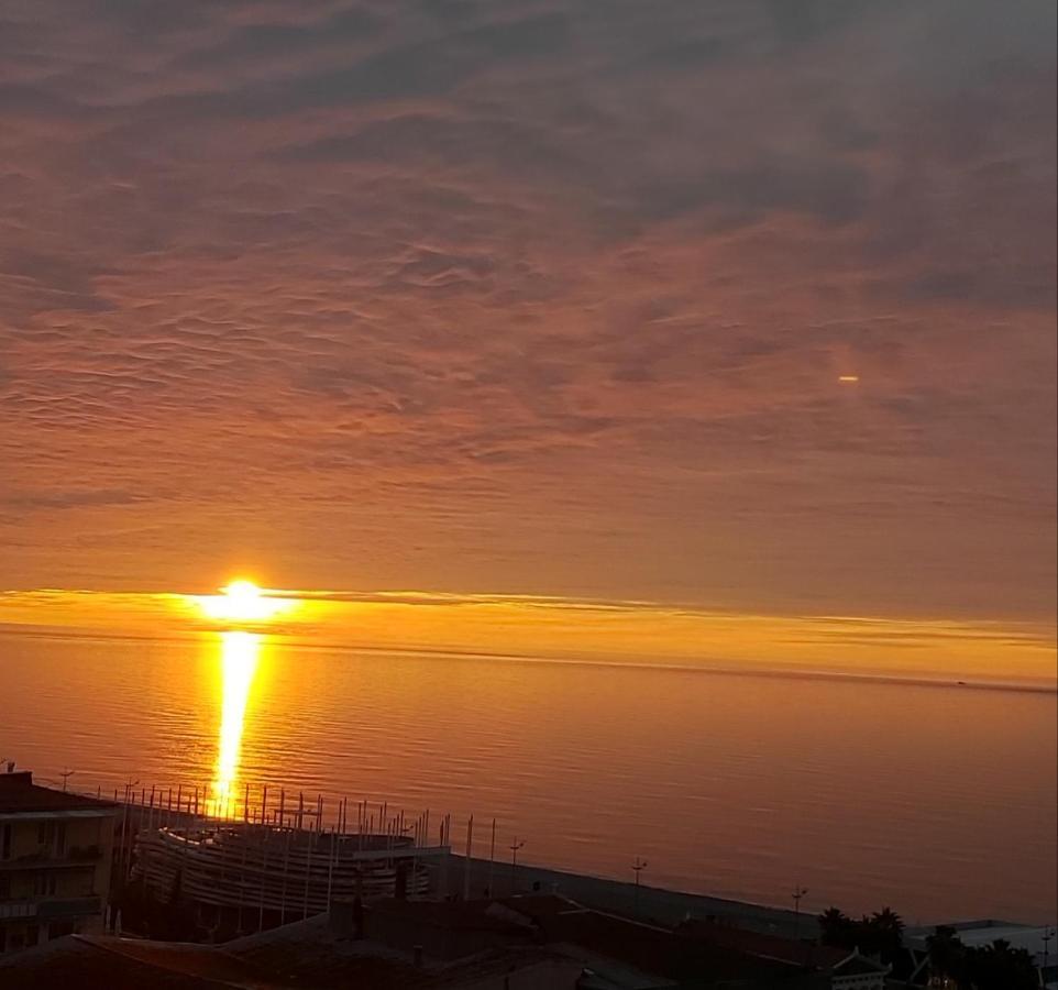 Luxury Sea View Orbi City Batoemi Buitenkant foto