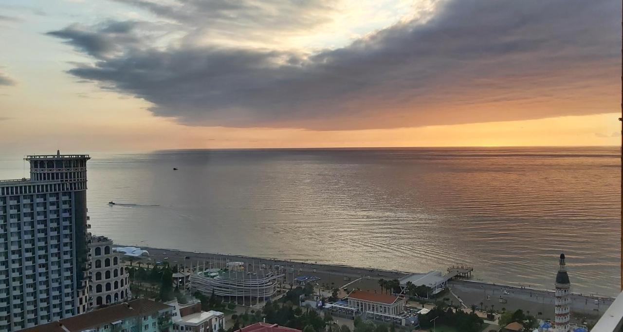 Luxury Sea View Orbi City Batoemi Buitenkant foto