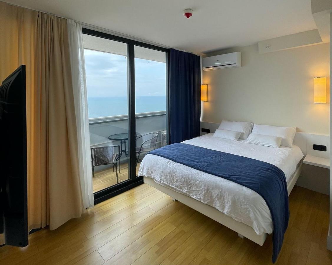Luxury Sea View Orbi City Batoemi Buitenkant foto