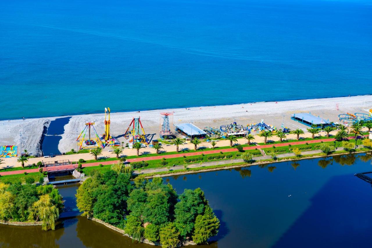 Luxury Sea View Orbi City Batoemi Buitenkant foto