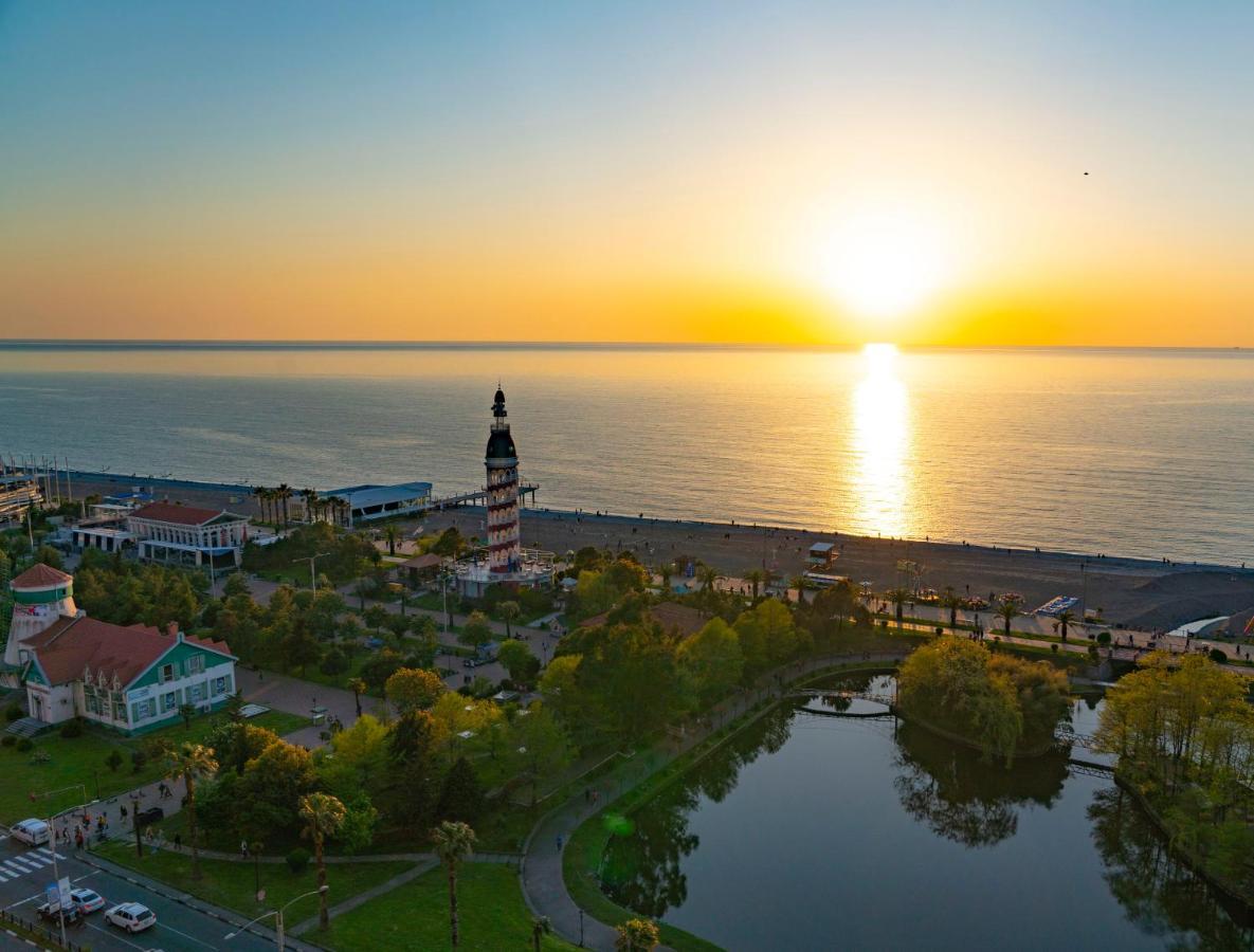 Luxury Sea View Orbi City Batoemi Buitenkant foto